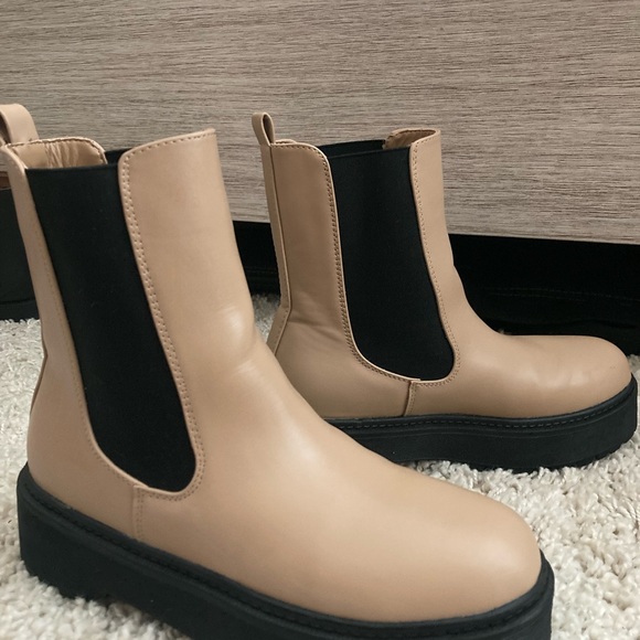 Tan/Black Chelsea Boots - Picture 2 of 9
